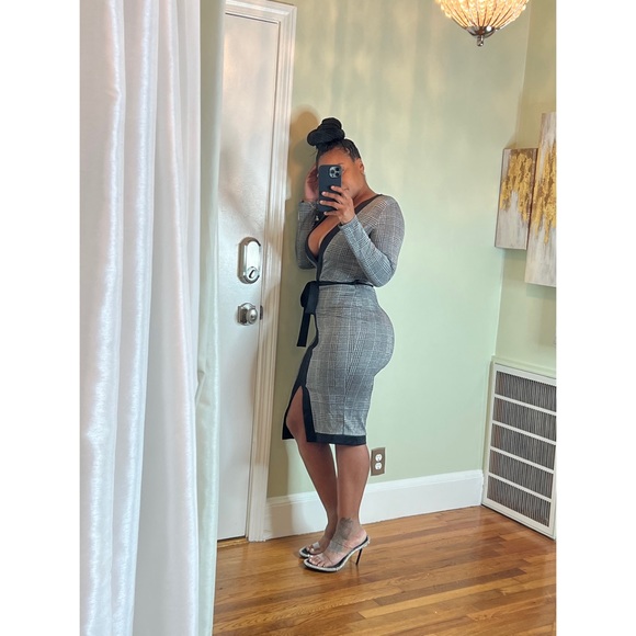 🌹NEW - KAPILA Dress in Plaid…belt not included. - Picture 4 of 10